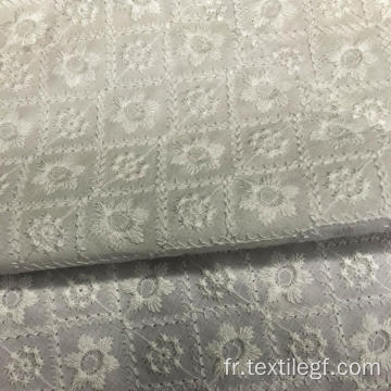 Tissu de broderie blanc -027